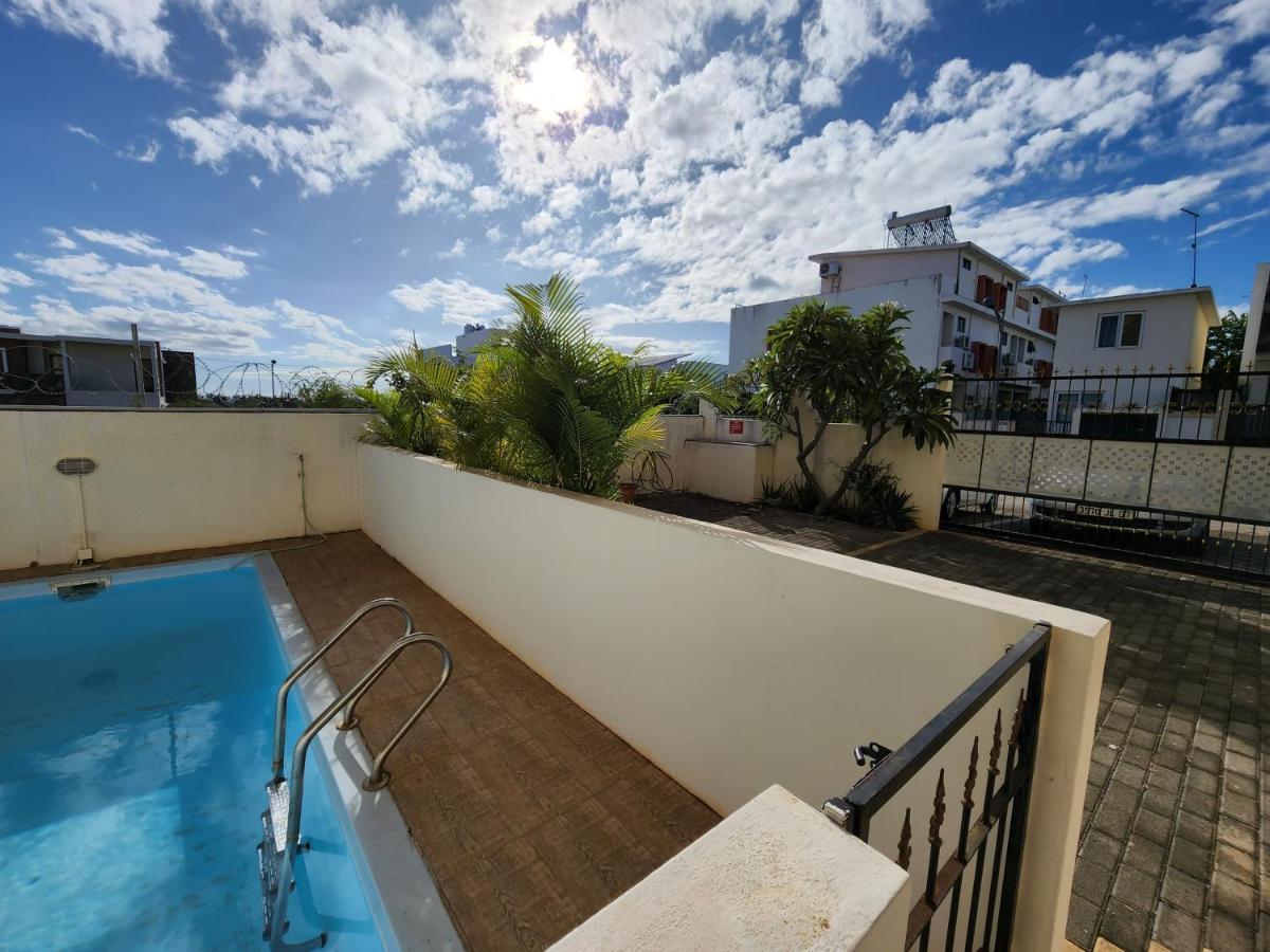 Sunsetview Beach Apartment Flic en Flac Exterior photo